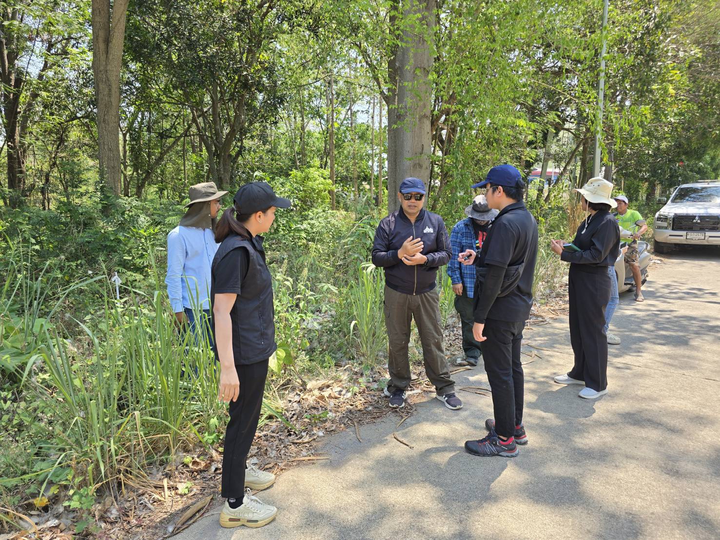 title - ปฏิรูปที่ดินจังหวัดเพชรบุรี พร้อมด้วยเจ้าหน้าที่ ส.ป.ก.เพชรบุรี ลงพื้นที่รวบรวมข้อมูลประกอบการพิจารณาของคณะกรรมการปฏิรูปที่ดินจังหวัดเพชรบุรี (คปจ.เพชรบุรี) กรณีหน่วยงานรัฐ ขออนุญาตใช้ที่ดินในเขตปฏิรูปที่ดินเพื่อกิจการสาธารณูปโภค